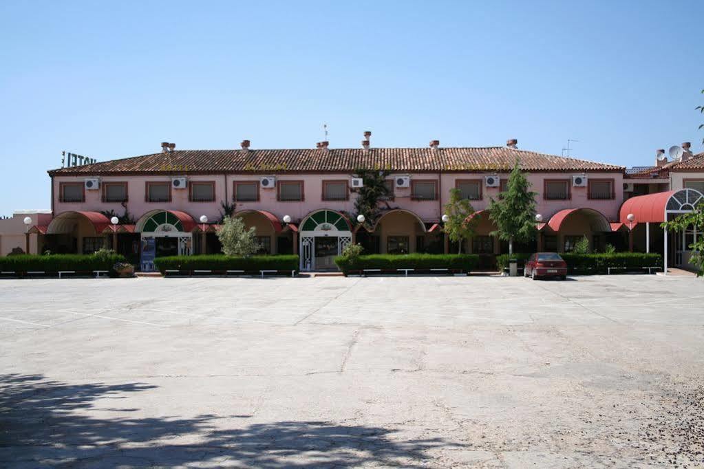 El Pilar Hotel La Carlota Kültér fotó